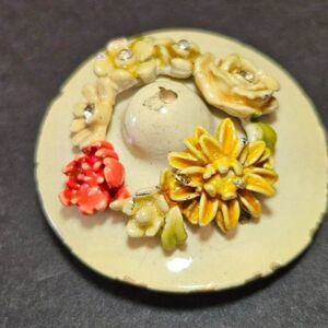 BSK vintage My Fair Lady hat brooch gold cream floral yellow